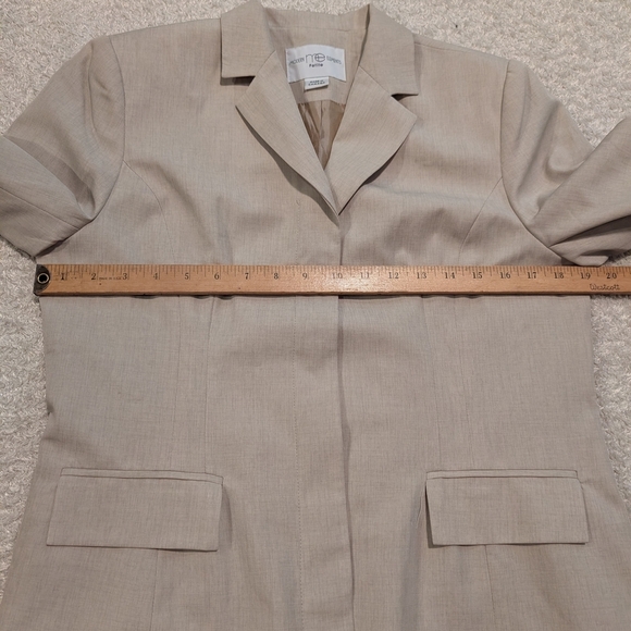 Modern Elements Tan Blazer with Structured Design and Smooth Texture 12P - Picture 9 of 10